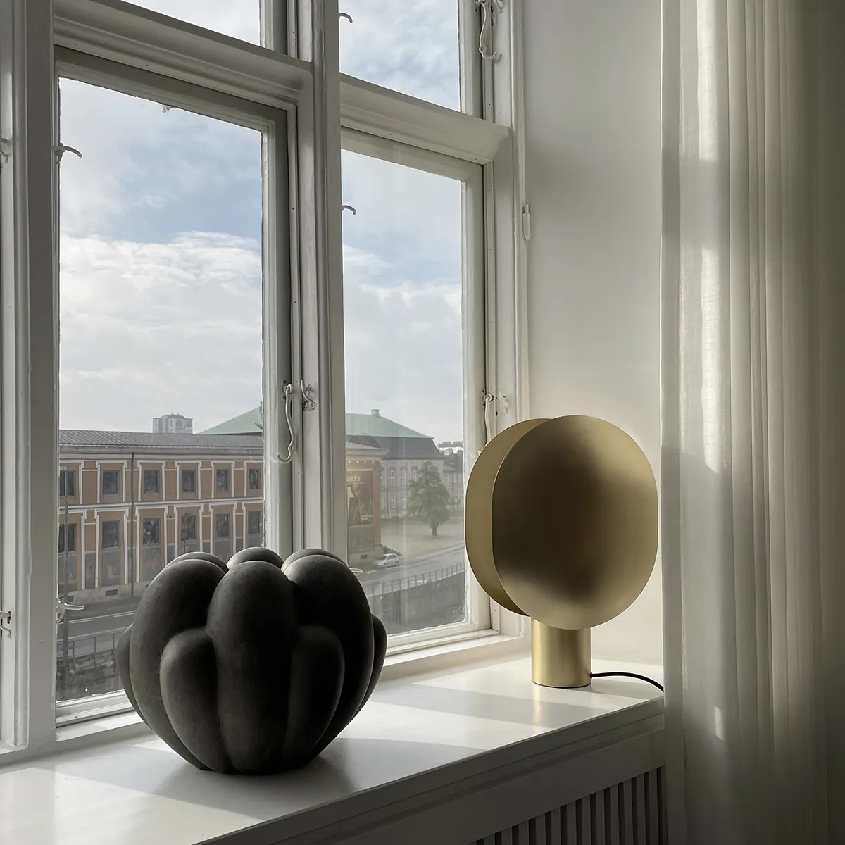 Håndlavet vase Bloom Mini Dark Grey H27 cm