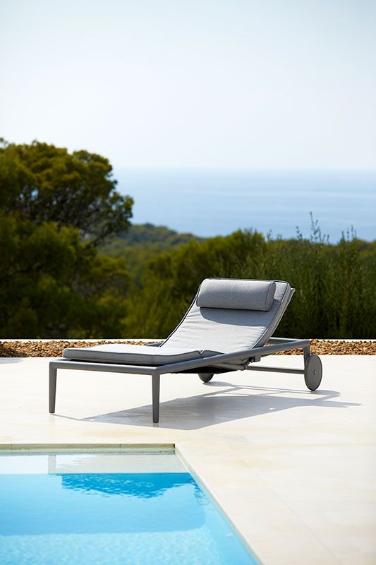 Conic solsenge lysegrå