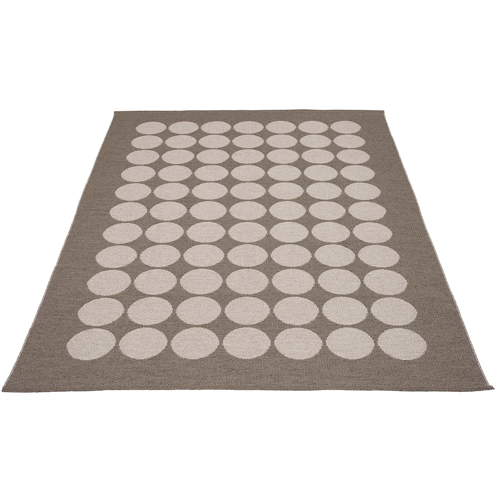 Pappelina, Hugo taeppe Walnut/ Linen 180 x 260 cm