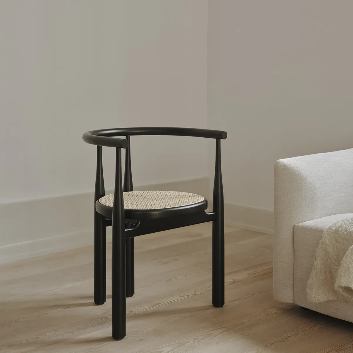 Spisebordsstol Bukowski Rattan Black med armlæn