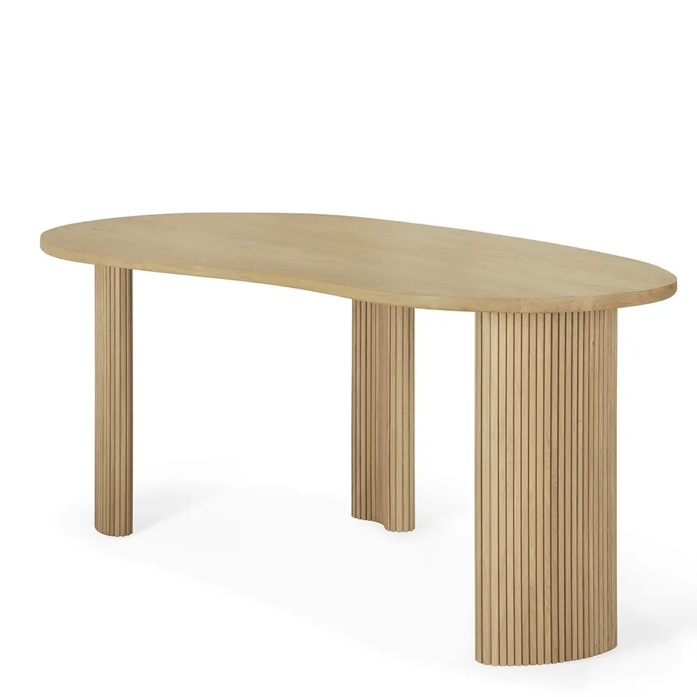 Skrivebord i lakeret eg Boomerang 200x100 cm