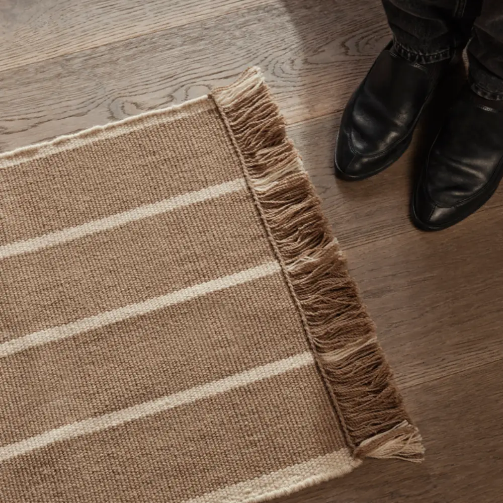 Calm Kelim Tæppe  50x70 cm - Dark Sand/Off-white