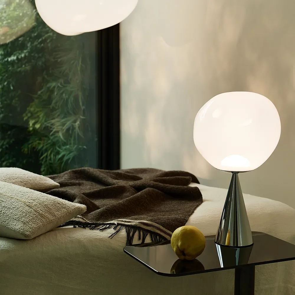 Melt Bordlampe Opal/Silver LED