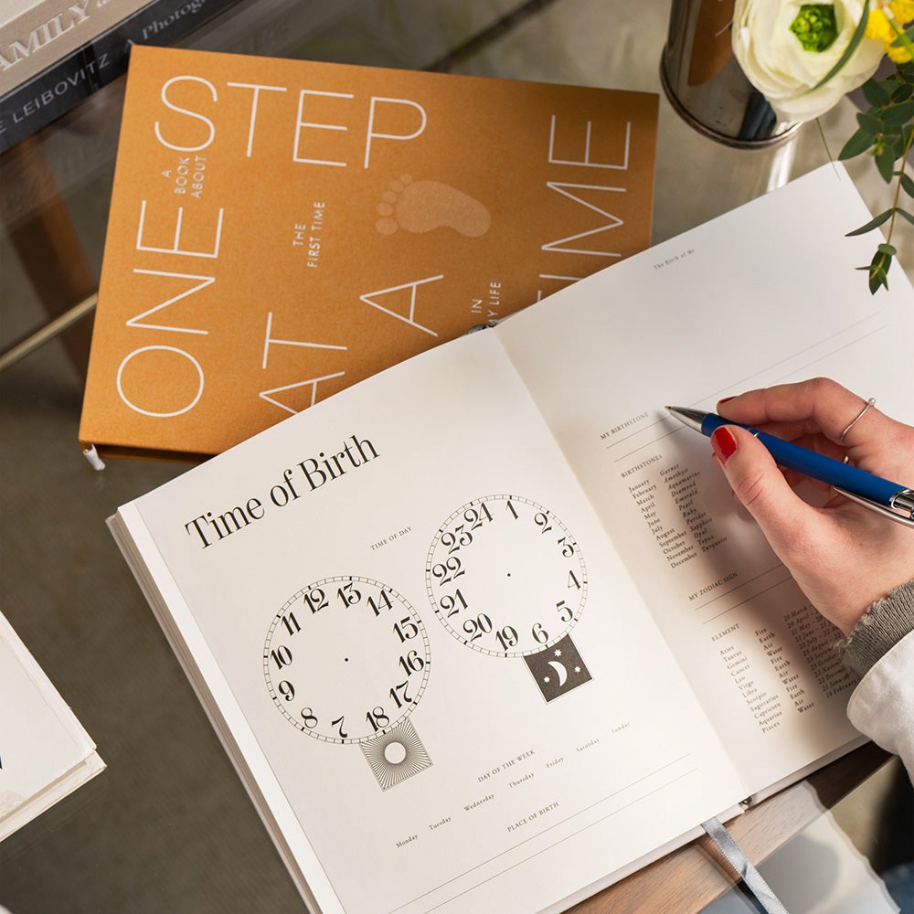 One Step at a Time - En bog om den første tid i livet