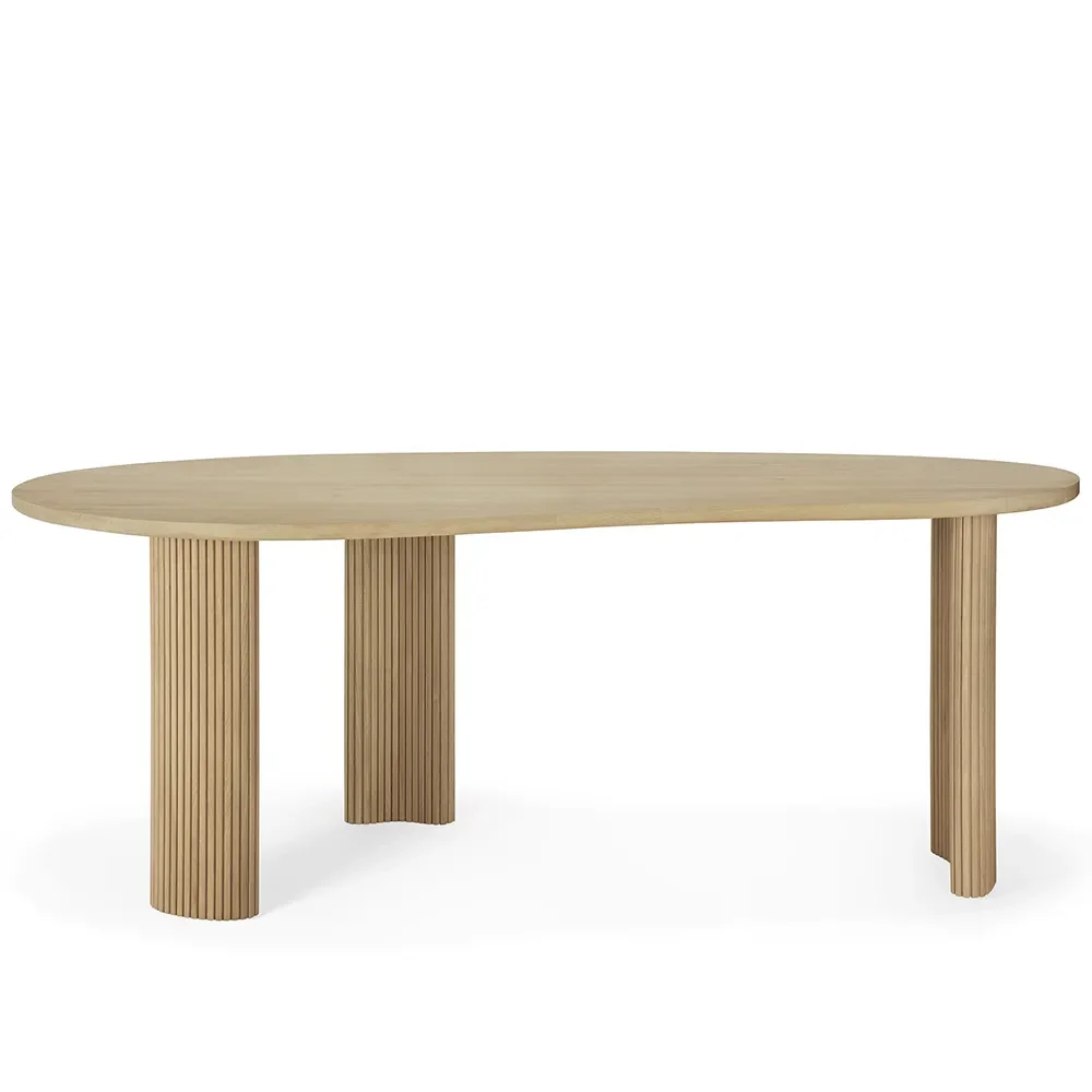 Skrivebord i lakeret eg Boomerang 200x100 cm