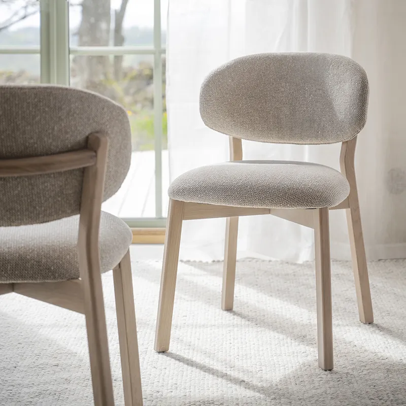 Patterson stol beige stof / hvid pigmenteret eg