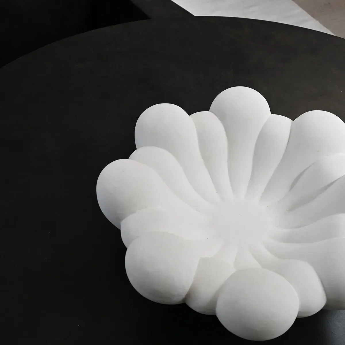 Håndlavet Dekorationsskål Bloom Bone White Ø 44 cm