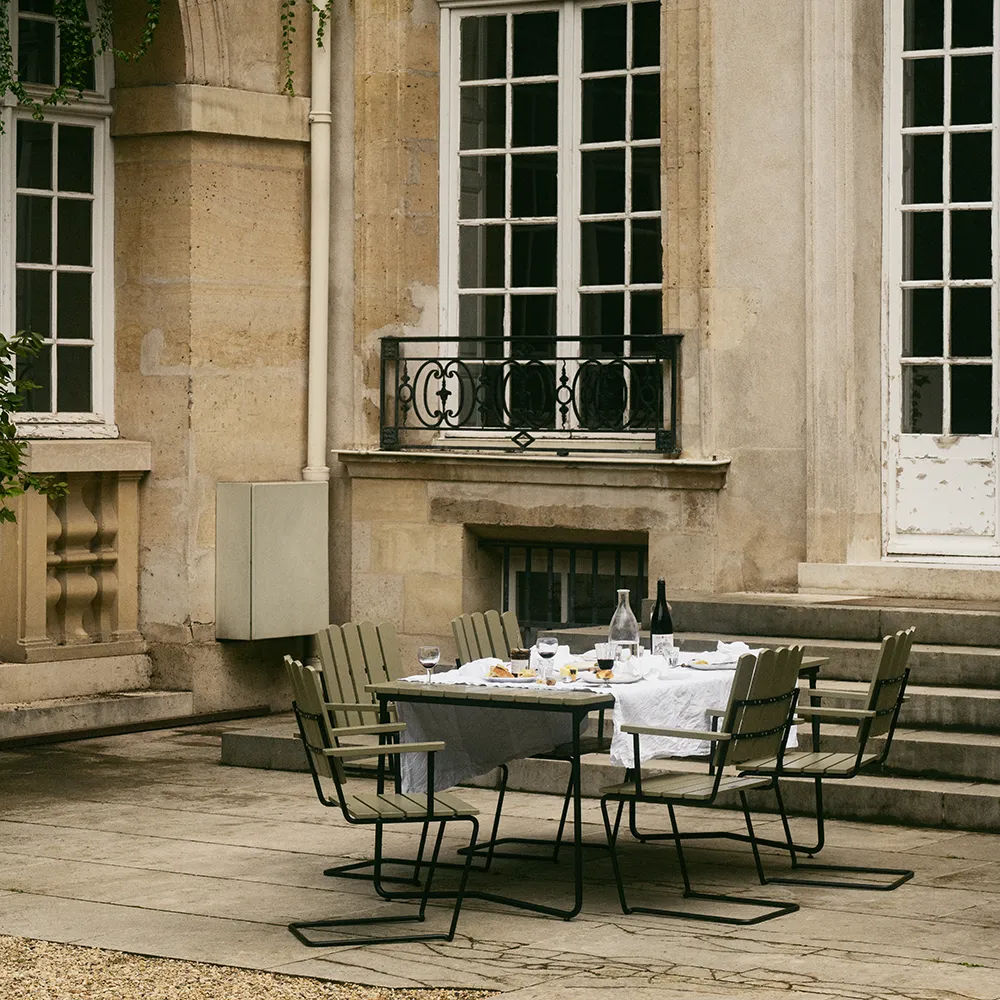 Bord B31 170 Grønlakeret eg / Sort stel