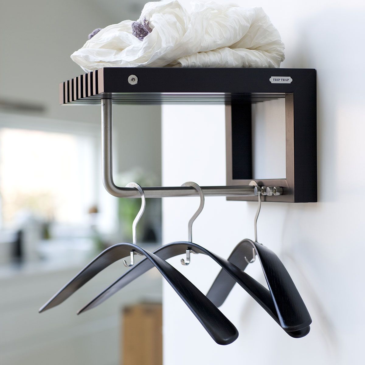 Cutter tøjbøjle i egetræ