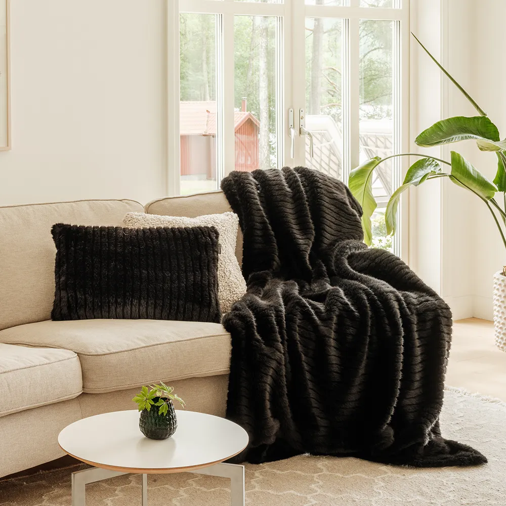 Grace Pude 40x60 cm Black