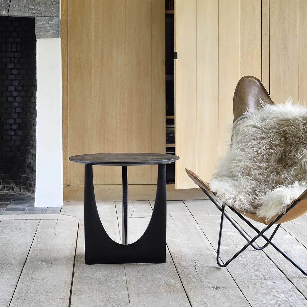 Geometric Sidebord Eg sort