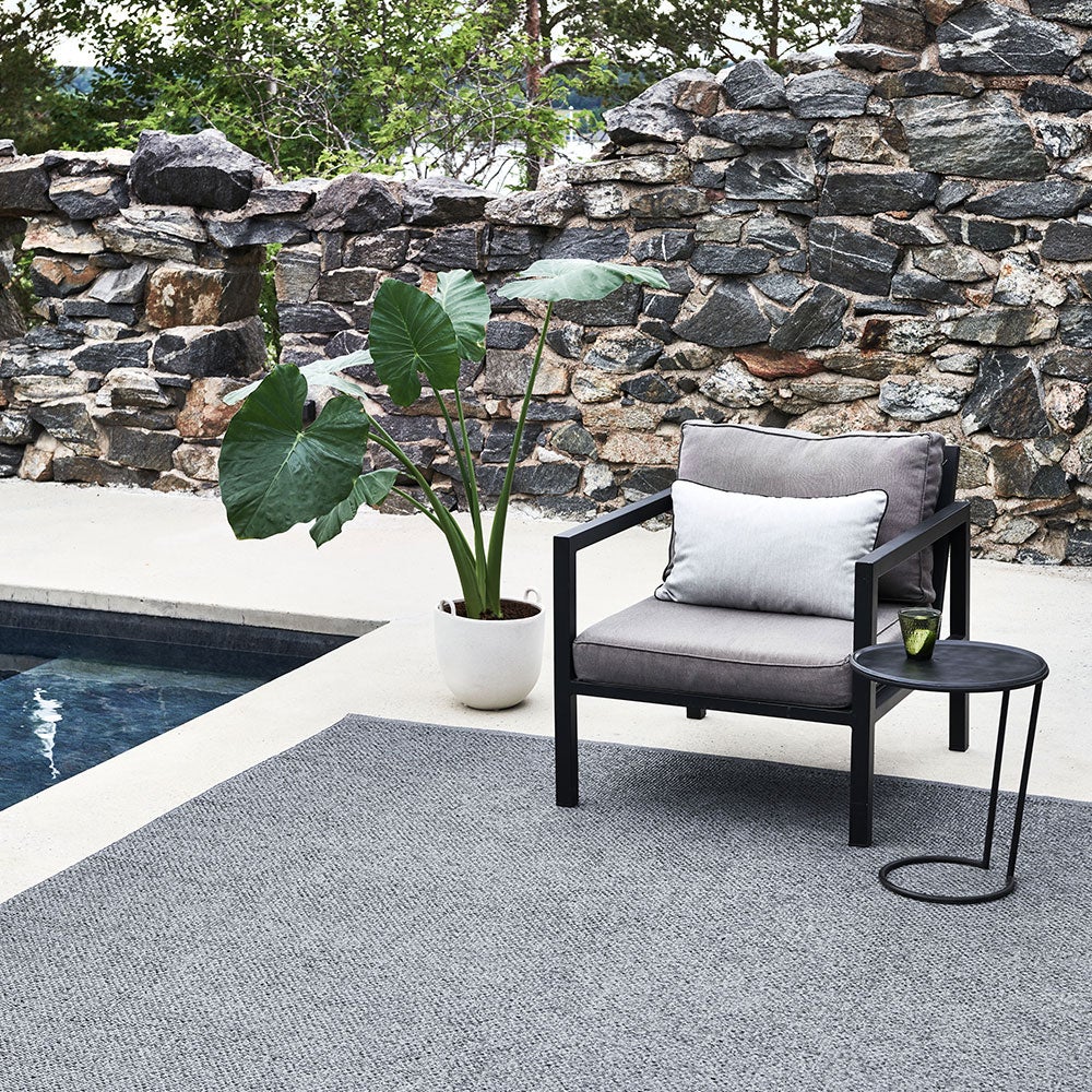 Svea tæppe 70x90 cm granit / black metallic 