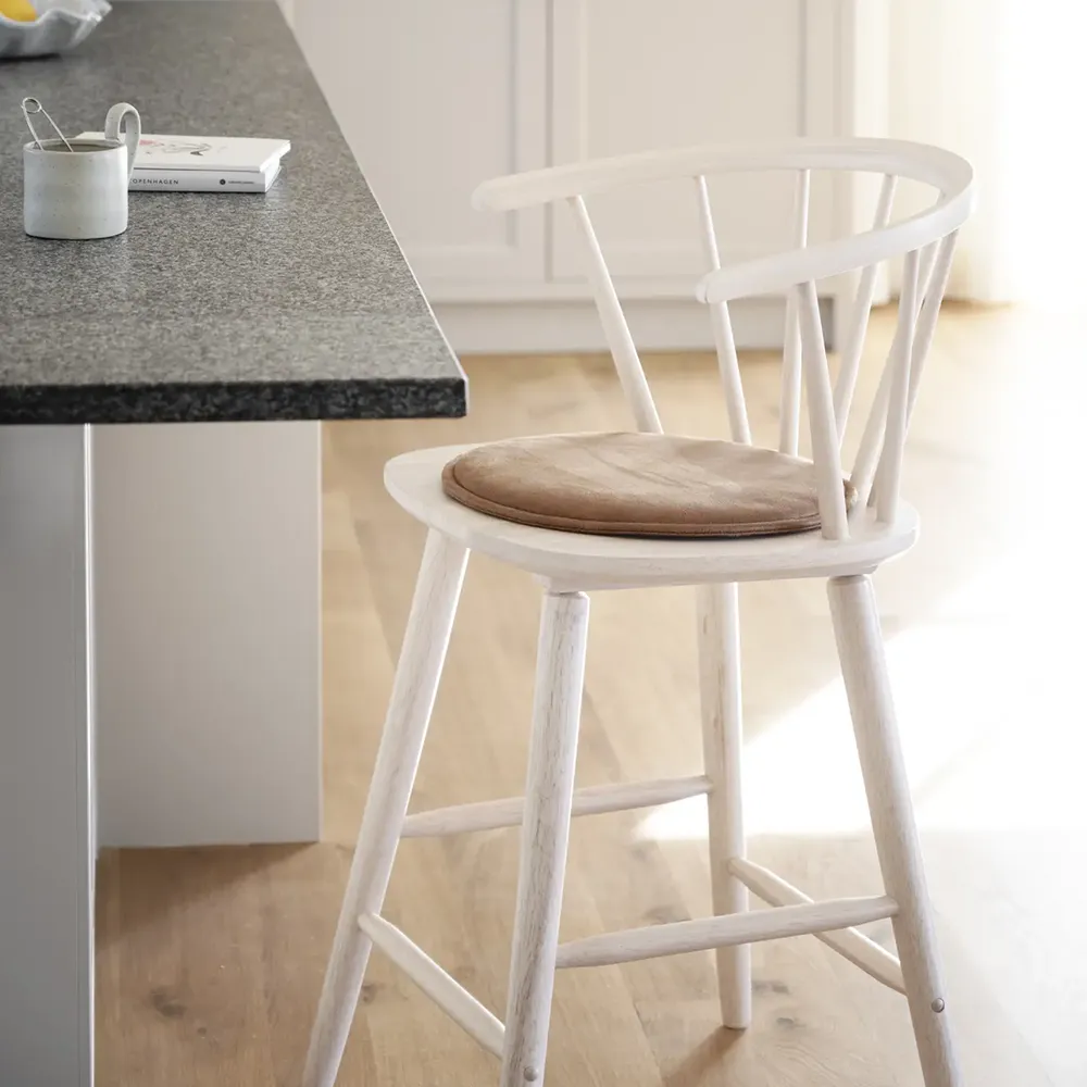 Carmen barstol hvidpigmenteret