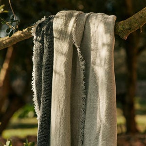Pila Linned tæppe Black/Elm Green