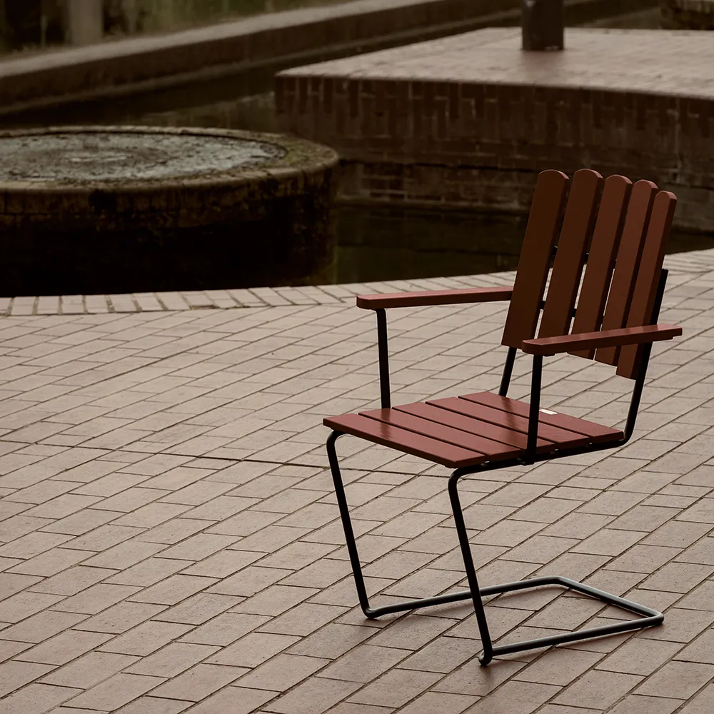 A2 lænestol Mørkerød lakeret eg / sort