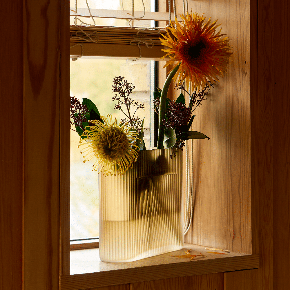 Ridge Vase H: 16,5 cm White Frosted