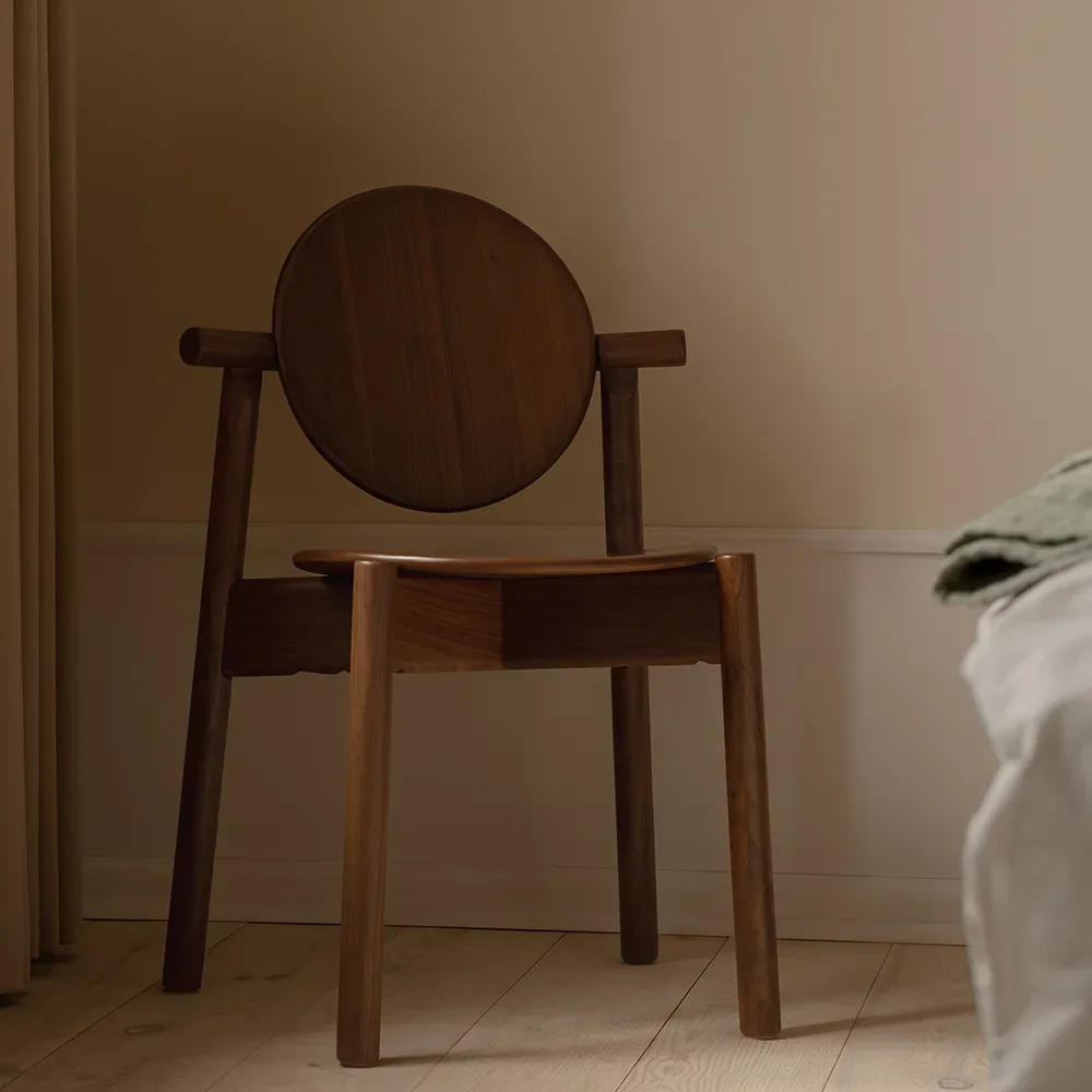 Spisestol i Valnød Heiko