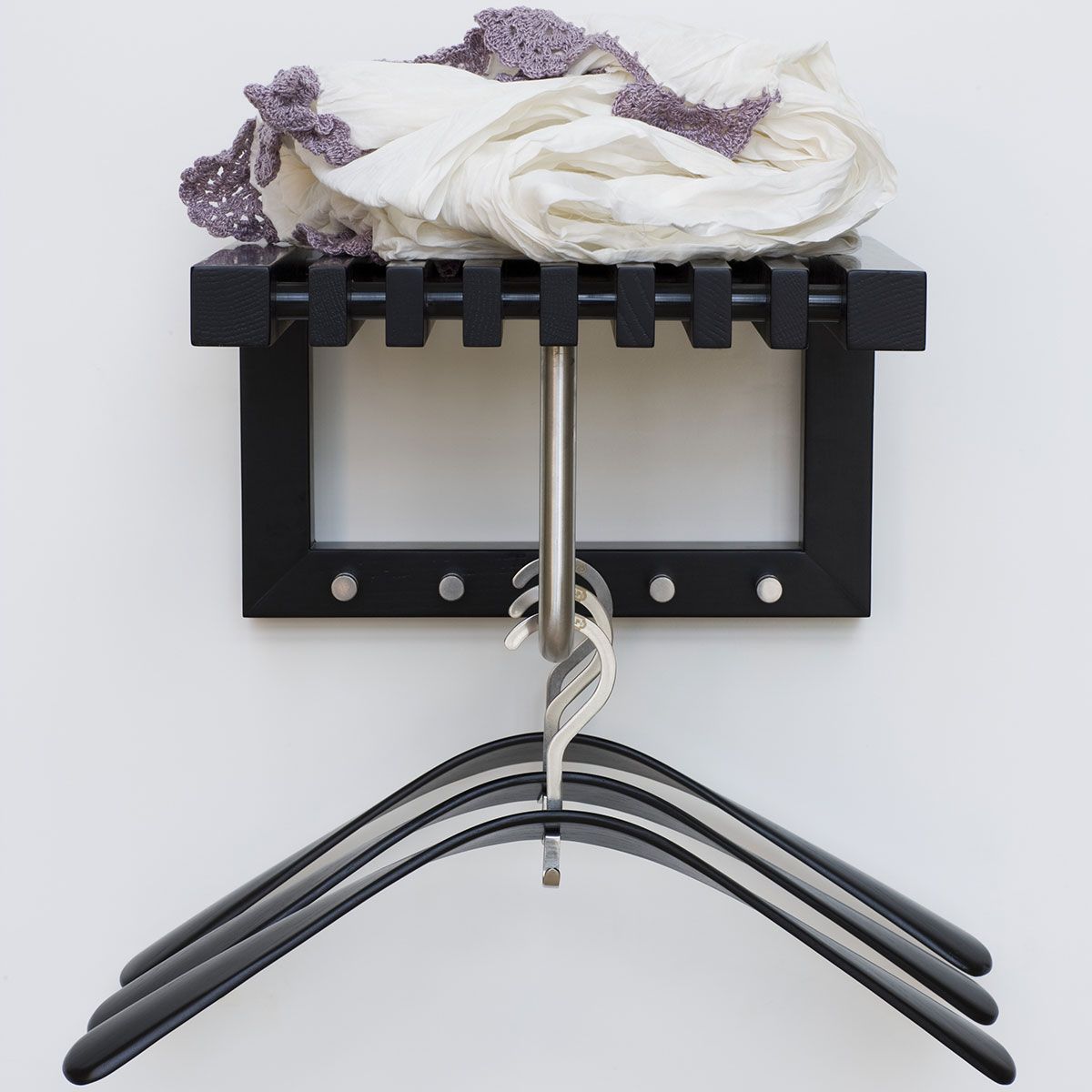 Cutter tøjbøjle i egetræ