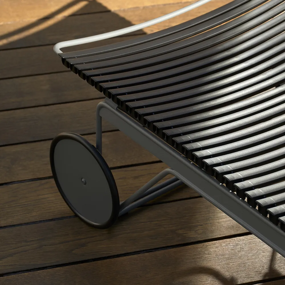 Click Adjustable chaise longue Muted white. Frame: Grey