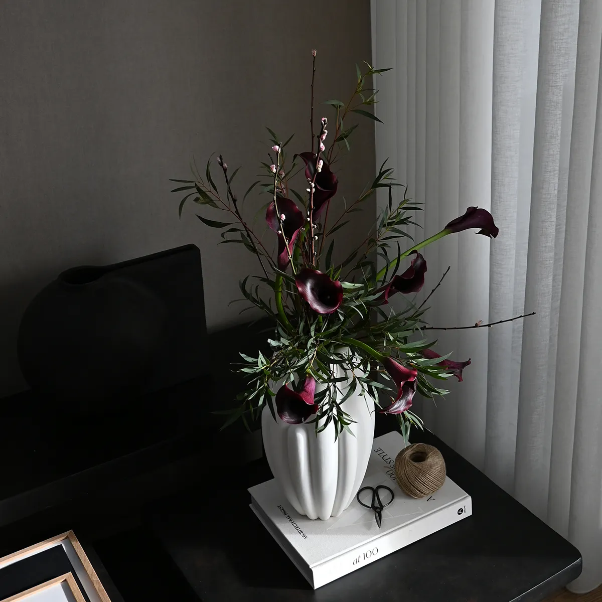 Håndlavet vase Bloom Slim Mini Bone White H34 cm