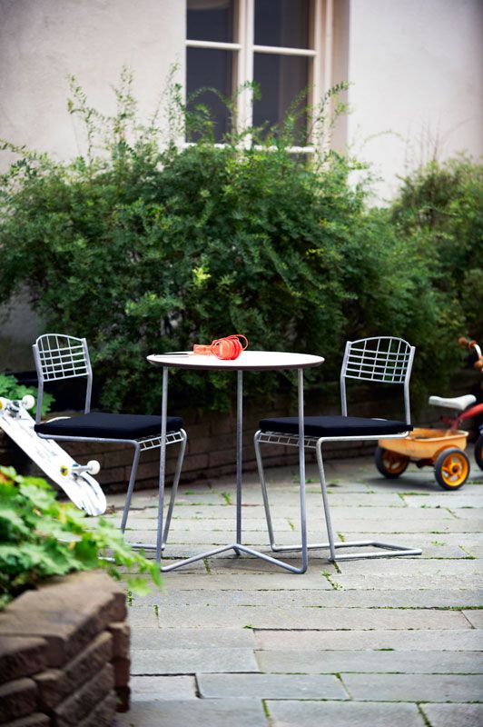 Bord High Tech 60 Hvid Laminat/Sort Understel Ø60 cm Grythyttan Stålmöbler