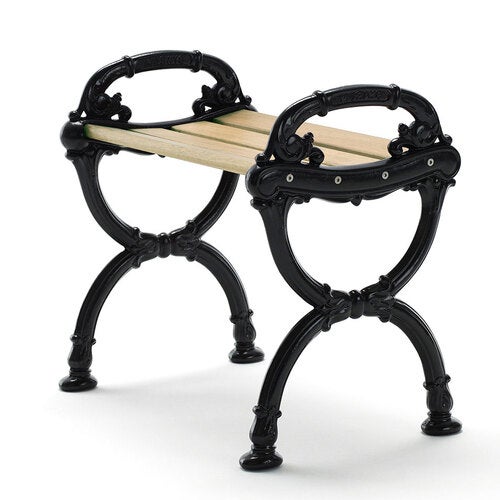 Byarum skammel ender: sort / træ: imprægneret fyr