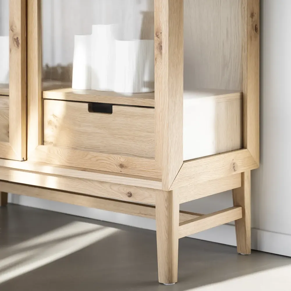 Hazelton vitrineskab eg