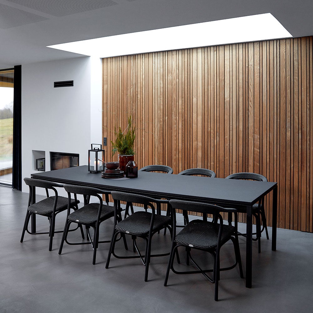 Noble lænestol i rattan sort