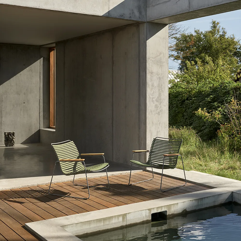 Click Roomy lounge chair Olive green. Frame: Grey. Armrest: Bamboo