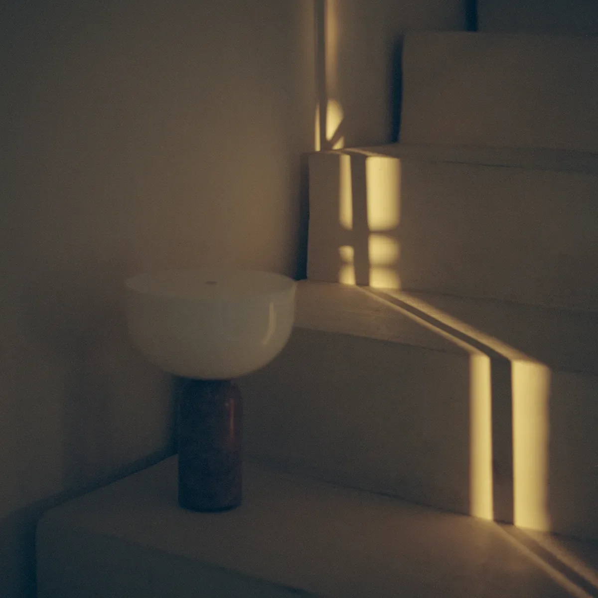Kizu Bærbar bordlampe Breccia Pernice