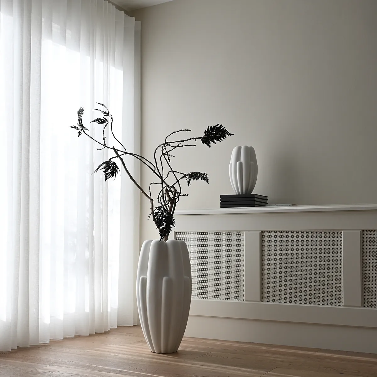 Håndlavet vase Bloom Slim Big Bone White H68 cm