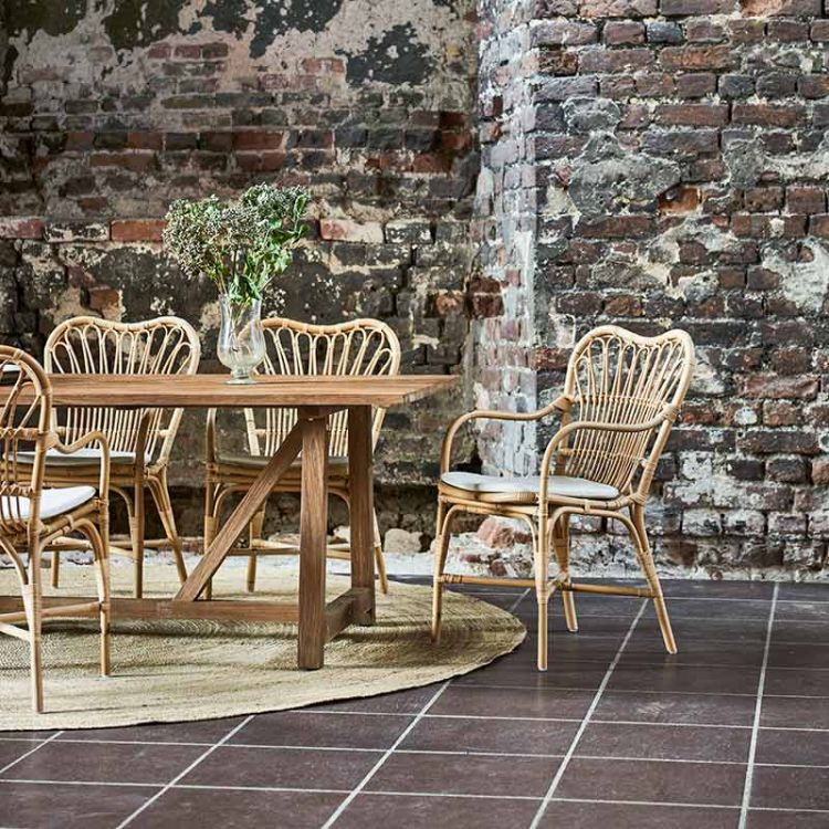 Margret Armlænestol i naturratan