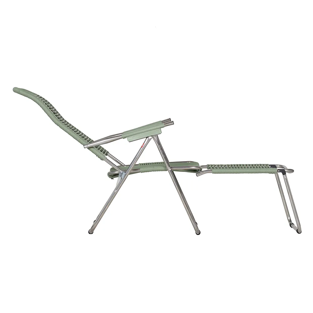 Spaghetti solstol i sage green aluminium