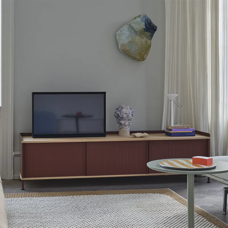 Enfold skænk 186 x 45 cm  - oiled oak Deep Red