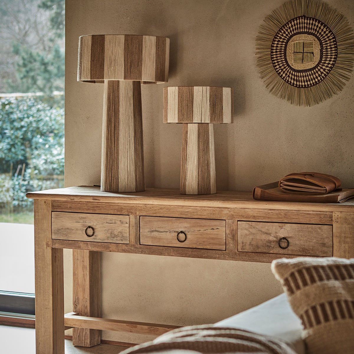  JULLAN bordlampe hvid/naturlig 72 cm