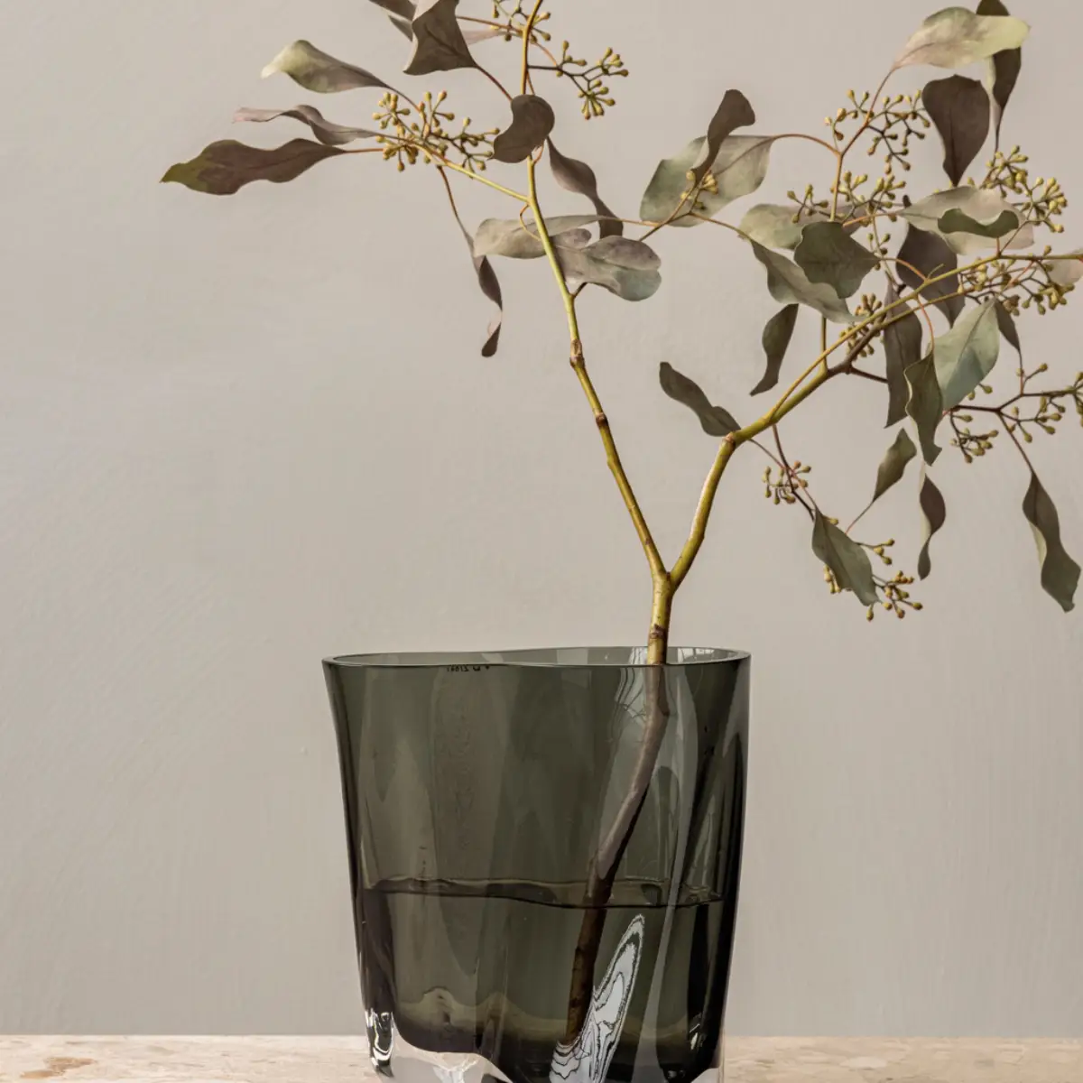 Aer Vase - H19 cm - Røg