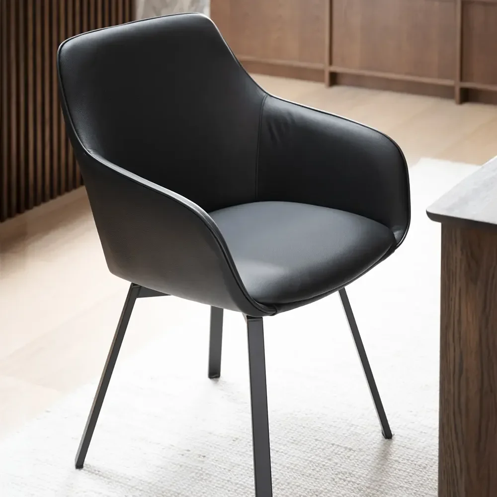 Alison stol med armlæn sort læder/ben i sort metal