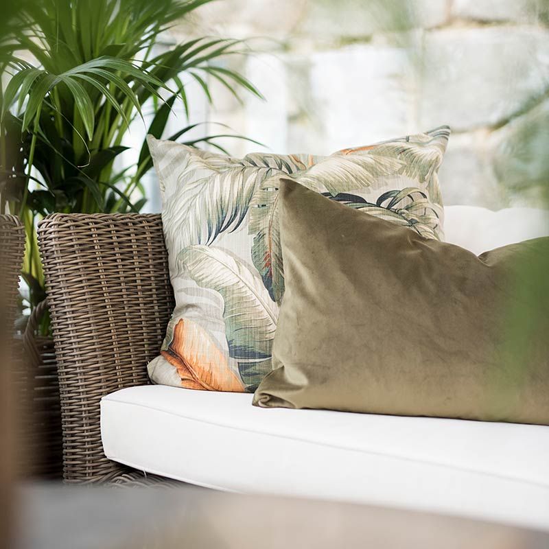 Arlington sofa i grå lakeret rattan