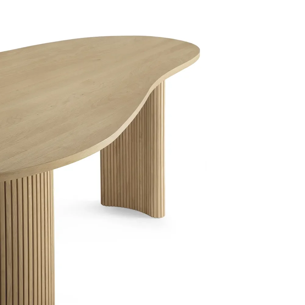 Skrivebord i lakeret eg Boomerang 200x100 cm