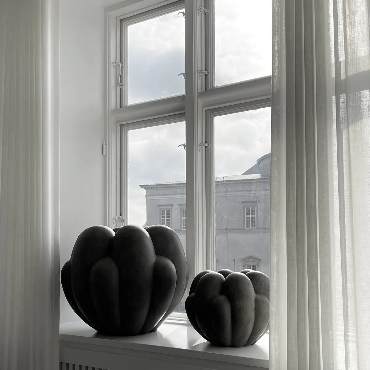 Håndlavet vase Bloom Big Dark Grey H44 cm
