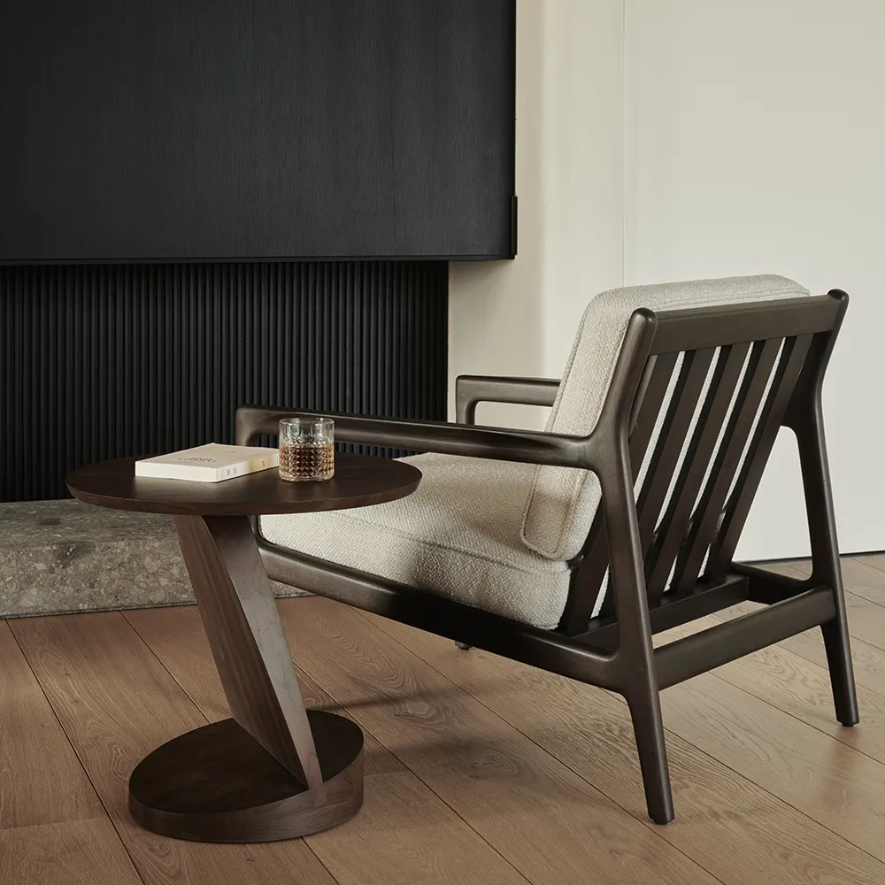 Oblic sidebord Brunlakeret teak