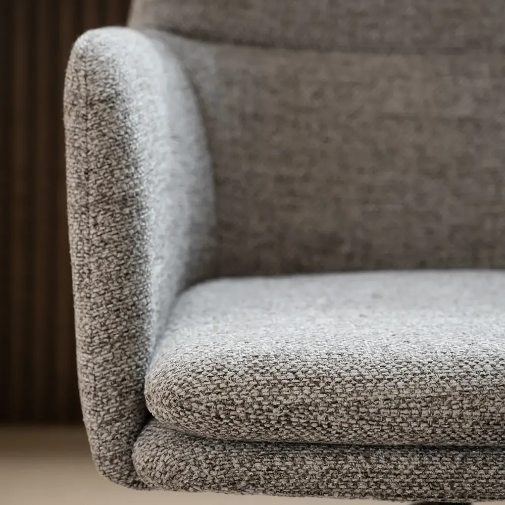 Gladstone stol med armlæn mørk beige