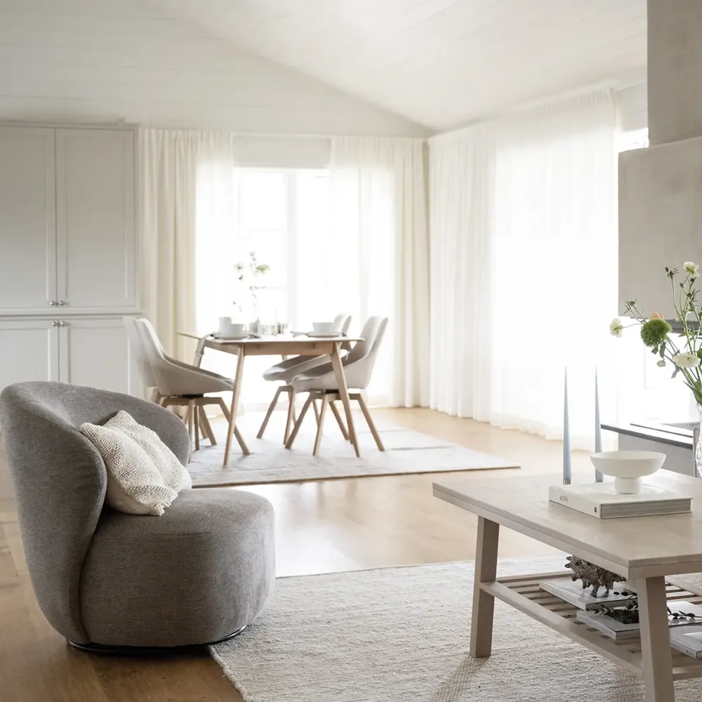 Roselawn svingbar lænestol beige