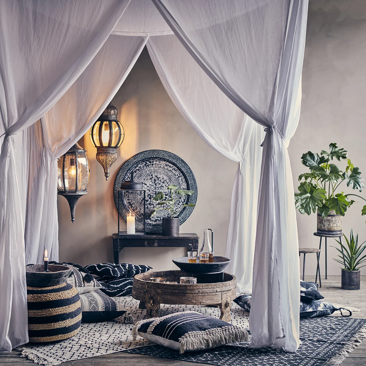 JUNI puf sort/naturlig