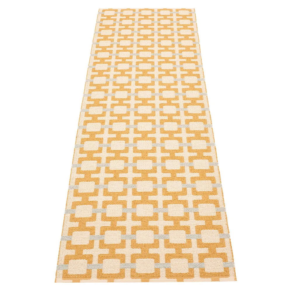 Pappelina, Tom tæppe Ochre/Cream/Sage 70 x 240 cm