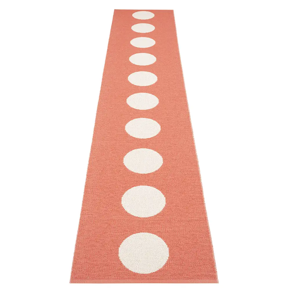 Pappelina, Vera tæppe 70x375 cm Flamingo