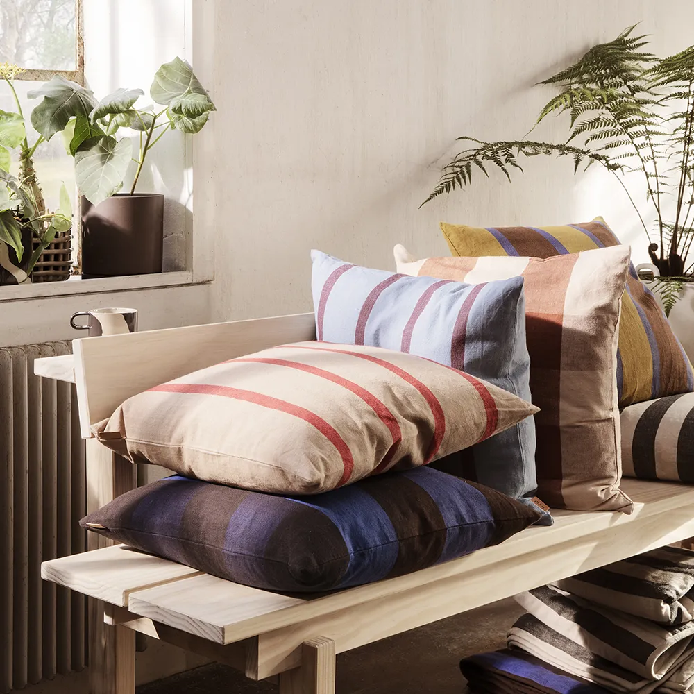 Grand Dekorativ pude - Faded Blue/Burgundy