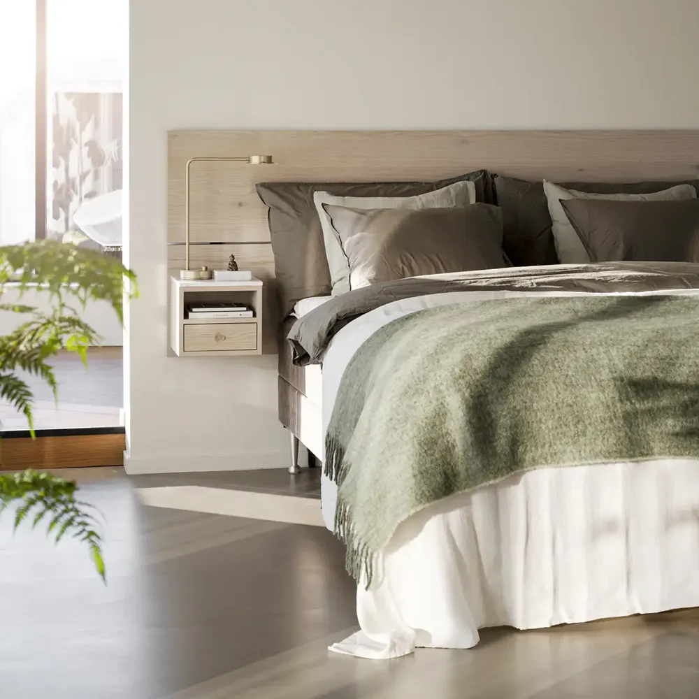 Whitmore sengegavl 240x79 cm hvidpigmenteret eg