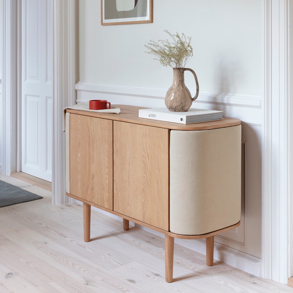 Treasures skab med 2 låger, egetræ/white sands