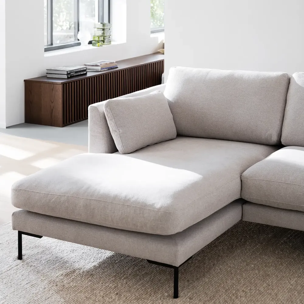 Corwin sofa 3,5-sæders sofa chaiselong venstre stof Rita lys beige